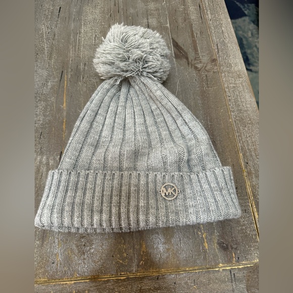 MICHAEL Michael Kors Cuffed Beanie Pom Pom Winter Hat, Gray, Women’s  1 Size - Picture 1 of 5
